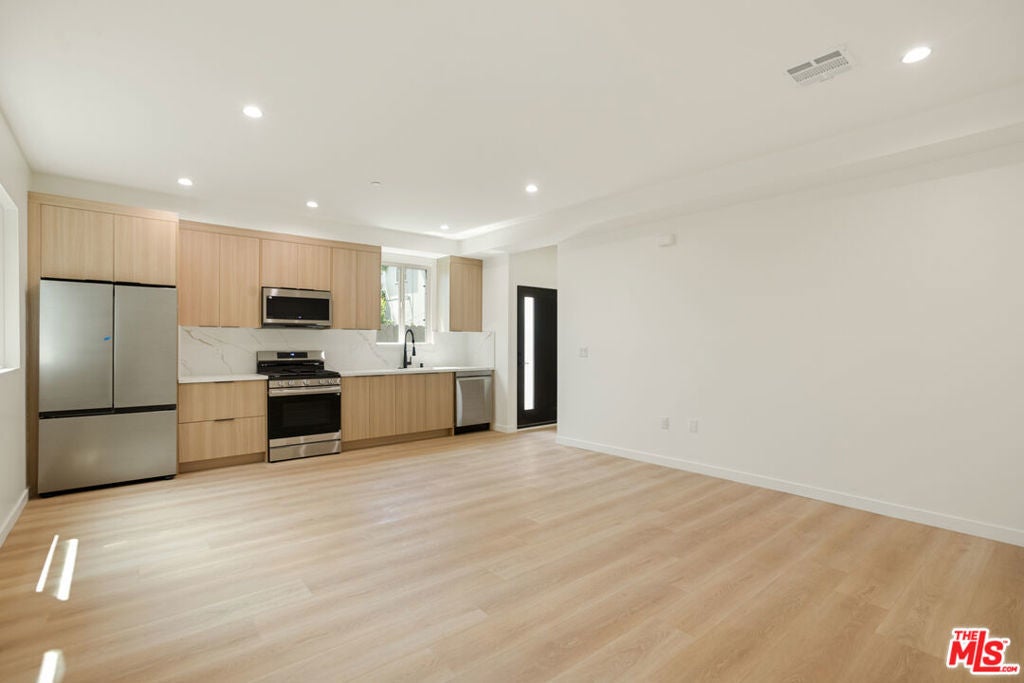 Photo of Listing #25589951