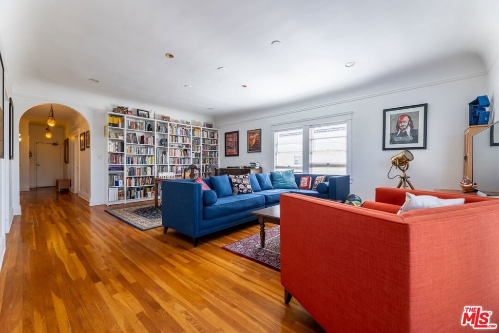 Photo of Listing #25590077