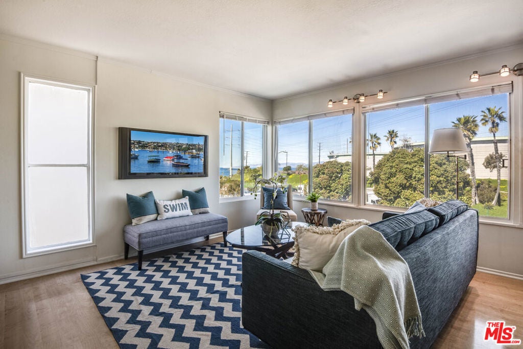 Photo of Listing #25590489