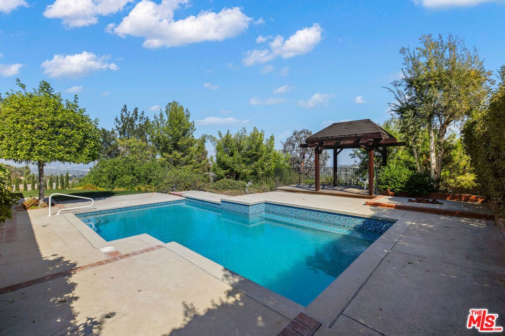 Photo of Listing #25590577