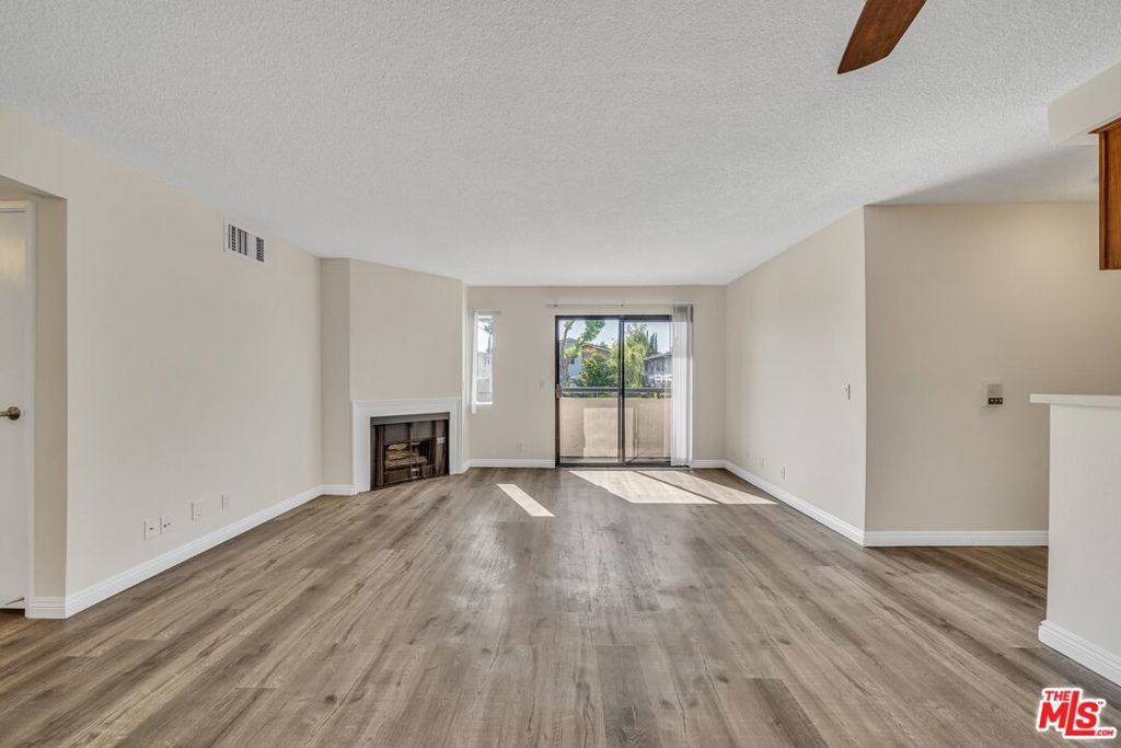 Photo of Listing #25590539