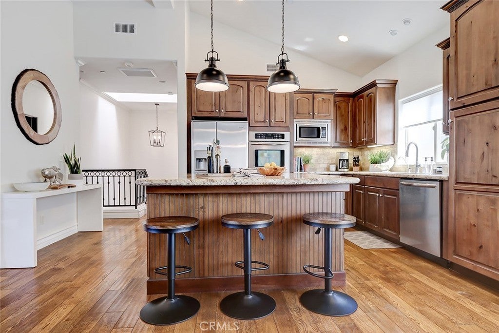 Photo of Listing #SB25210719