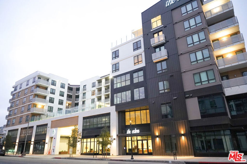 Photo of Listing #25590873