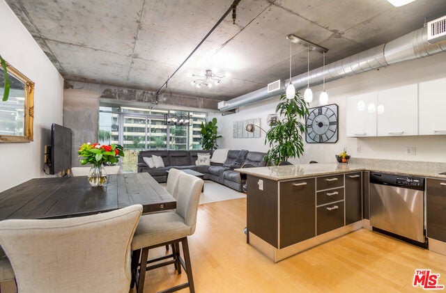 Photo of Listing #25589691