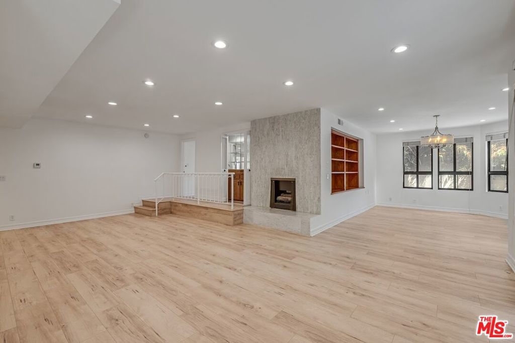 Photo of Listing #25590697