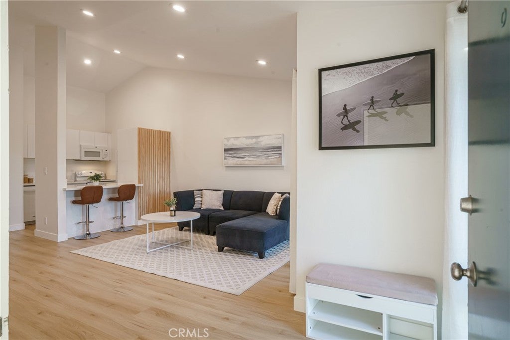 Photo of Listing #SB25215332