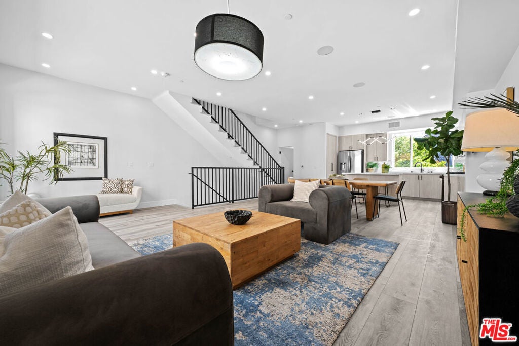 Photo of Listing #25591095