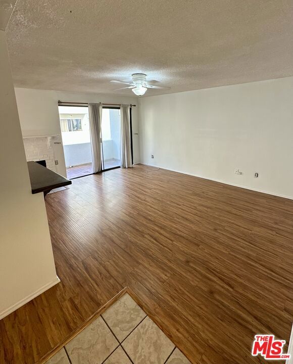 Photo of Listing #25590429