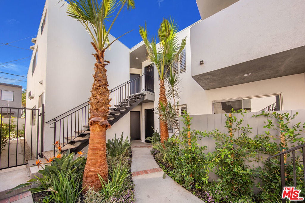 Photo of Listing #25590845