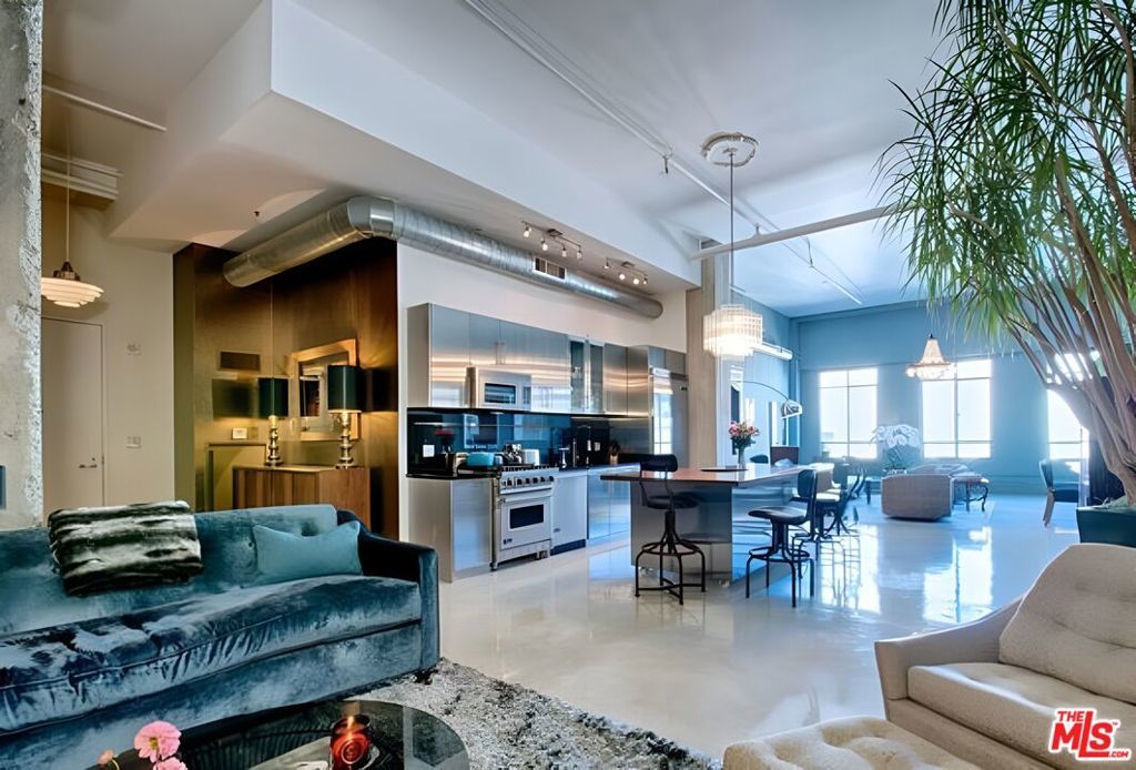 Photo of Listing #25590785