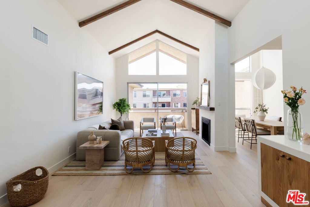 Photo of Listing #25590555