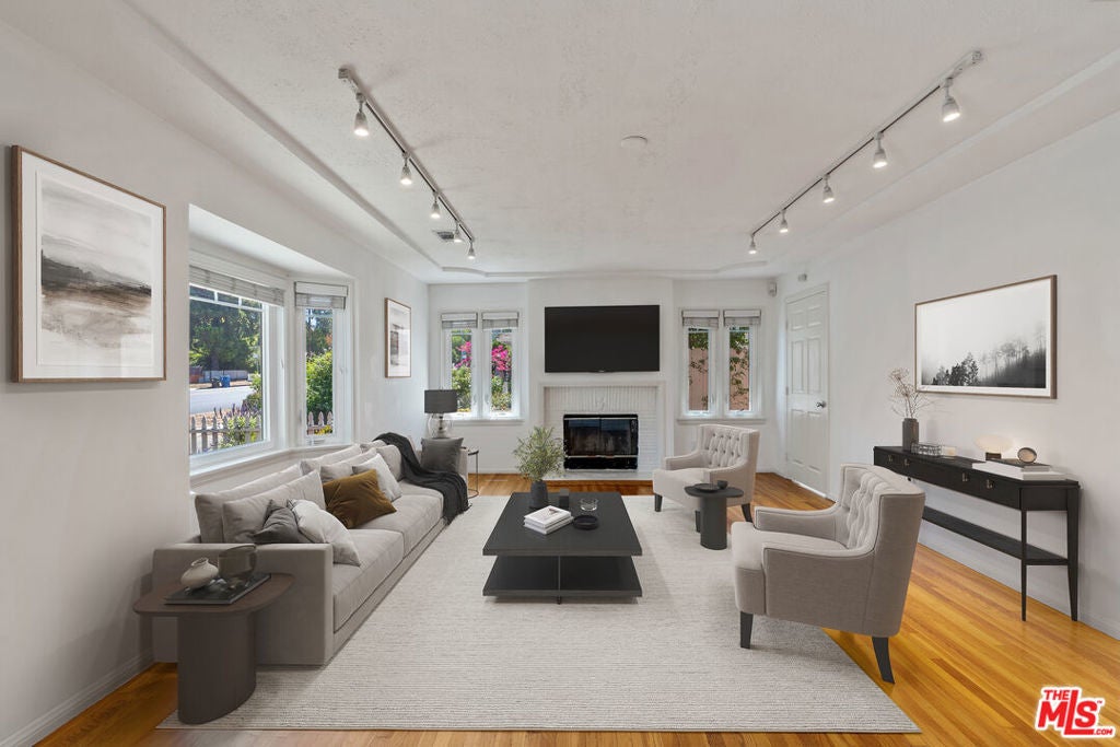 Photo of Listing #25591261