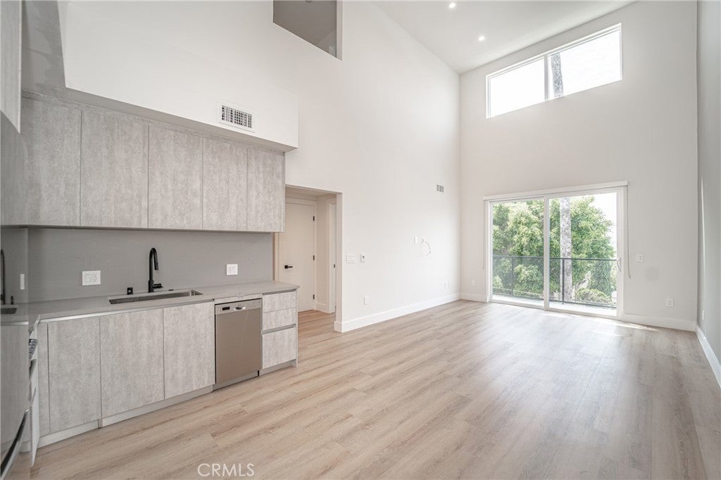 Photo of Listing #SR25216497