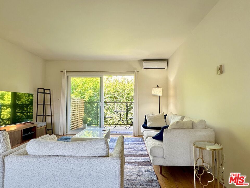 Photo of Listing #25591897