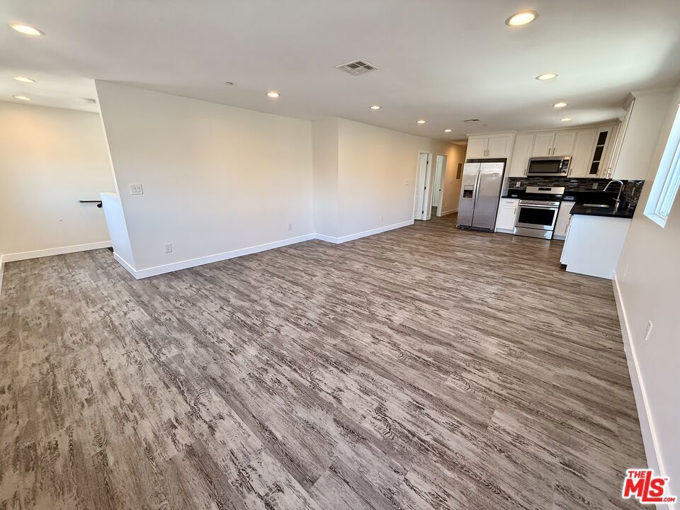 Photo of Listing #25590655