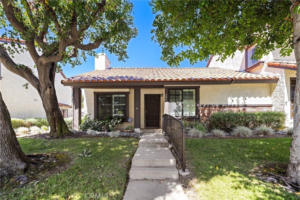 Photo of Listing #IV25217110