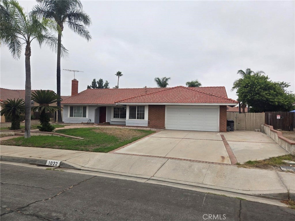 Photo of Listing #IV25216177