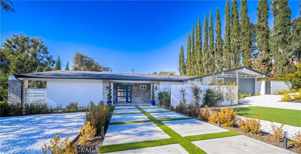 Photo of Listing #SR25218004