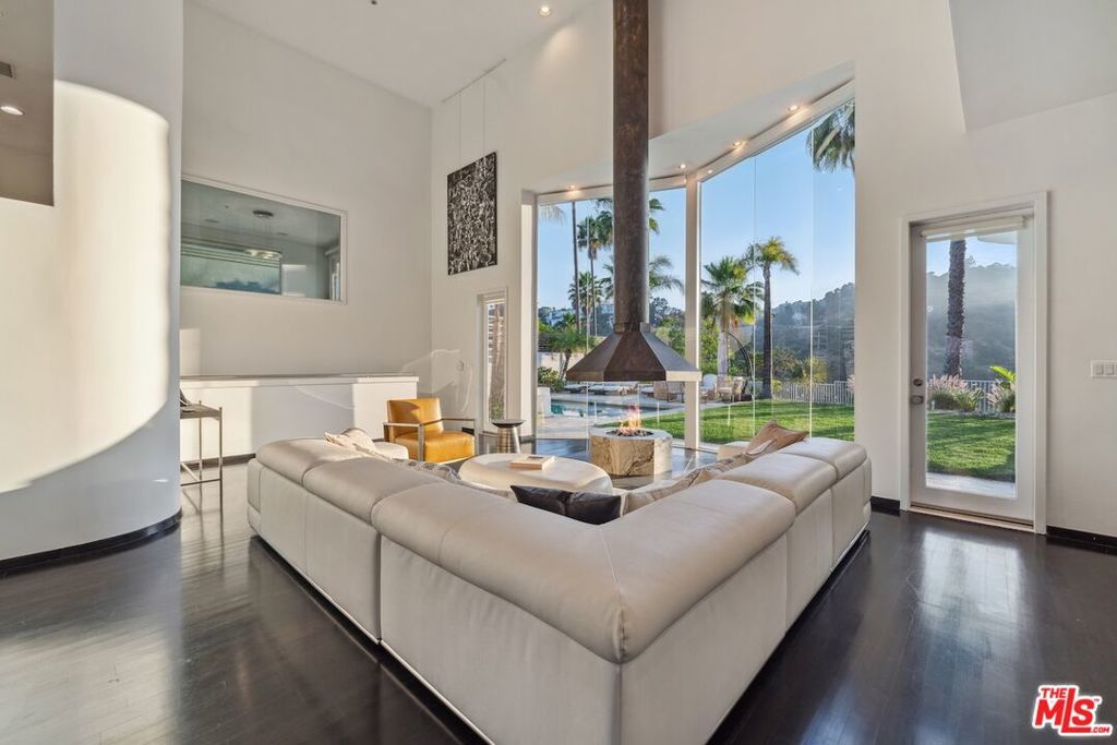 Photo of Listing #25592095