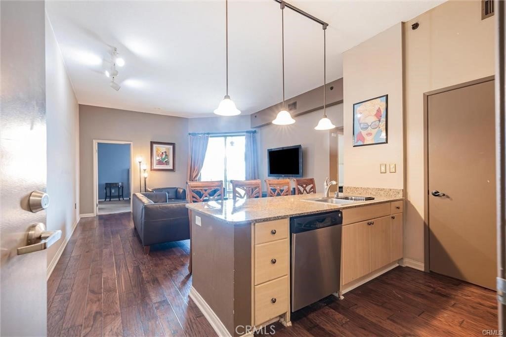 Photo of Listing #DW25217513