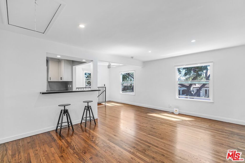 Photo of Listing #25593101