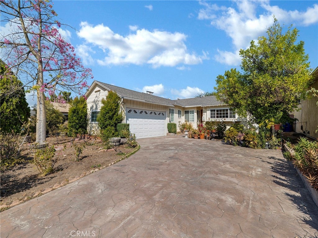 Photo of Listing #SR25218059