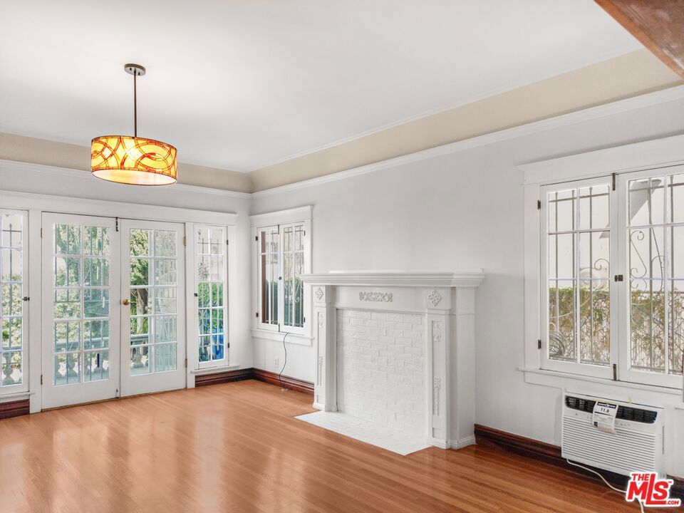 Photo of Listing #25593221