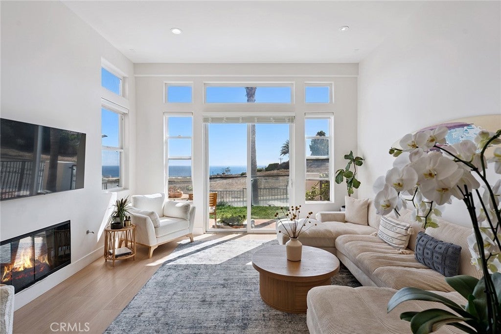 Photo of Listing #SR25218924