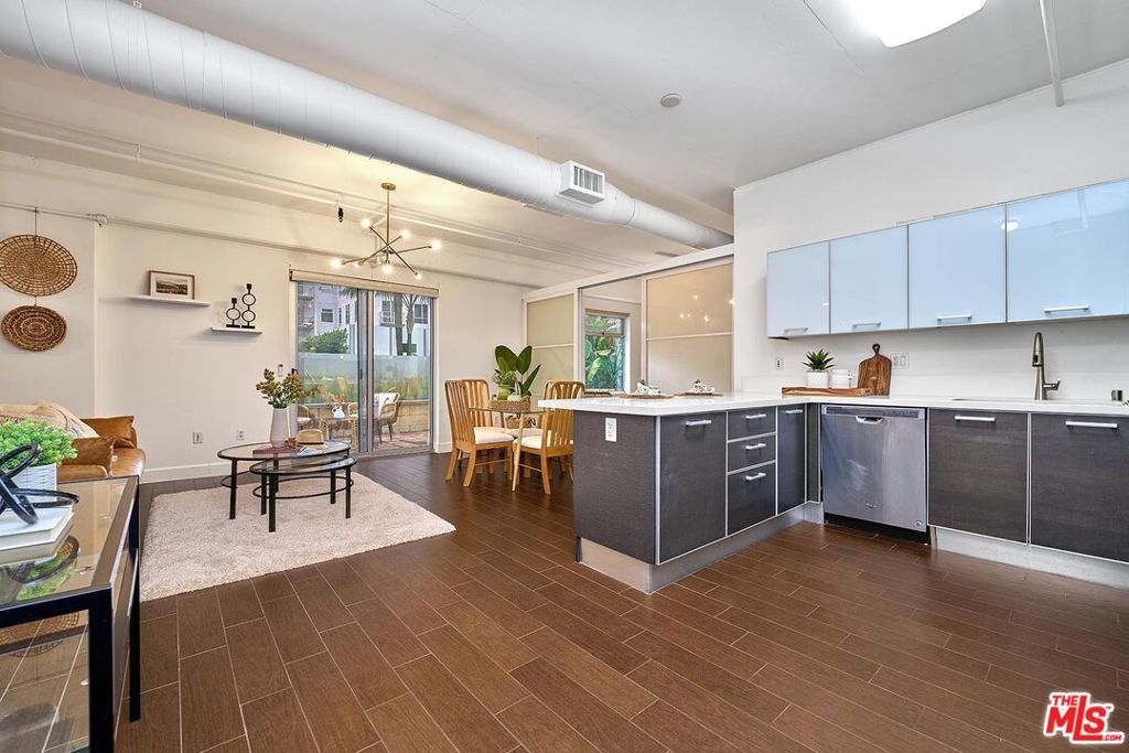 Photo of Listing #25592531