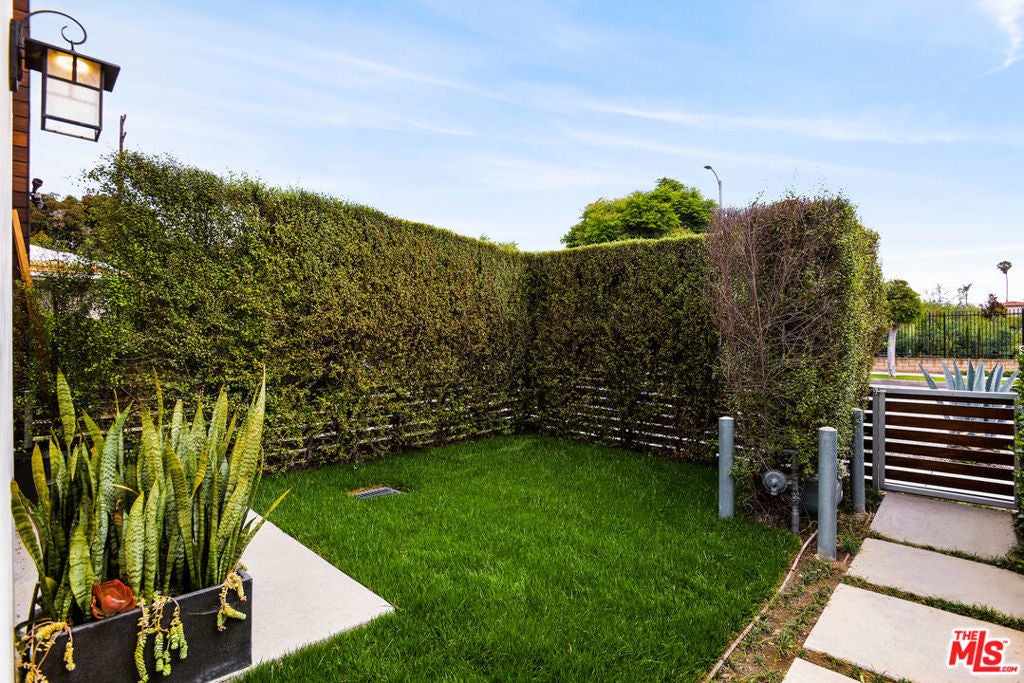 Photo of Listing #25593881