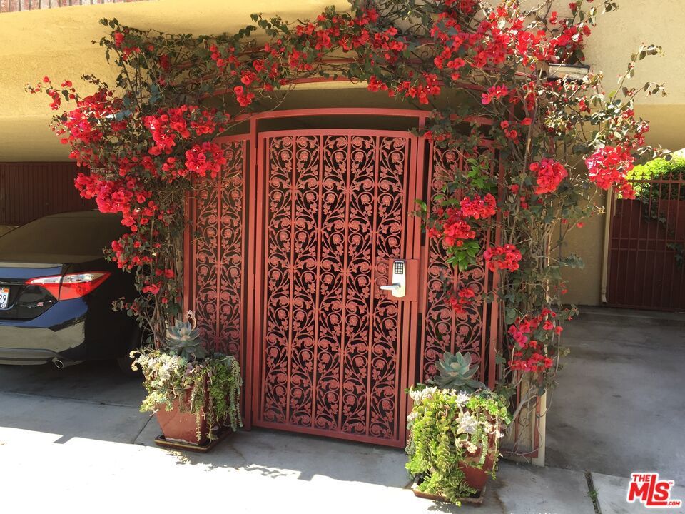 Photo of Listing #25593877