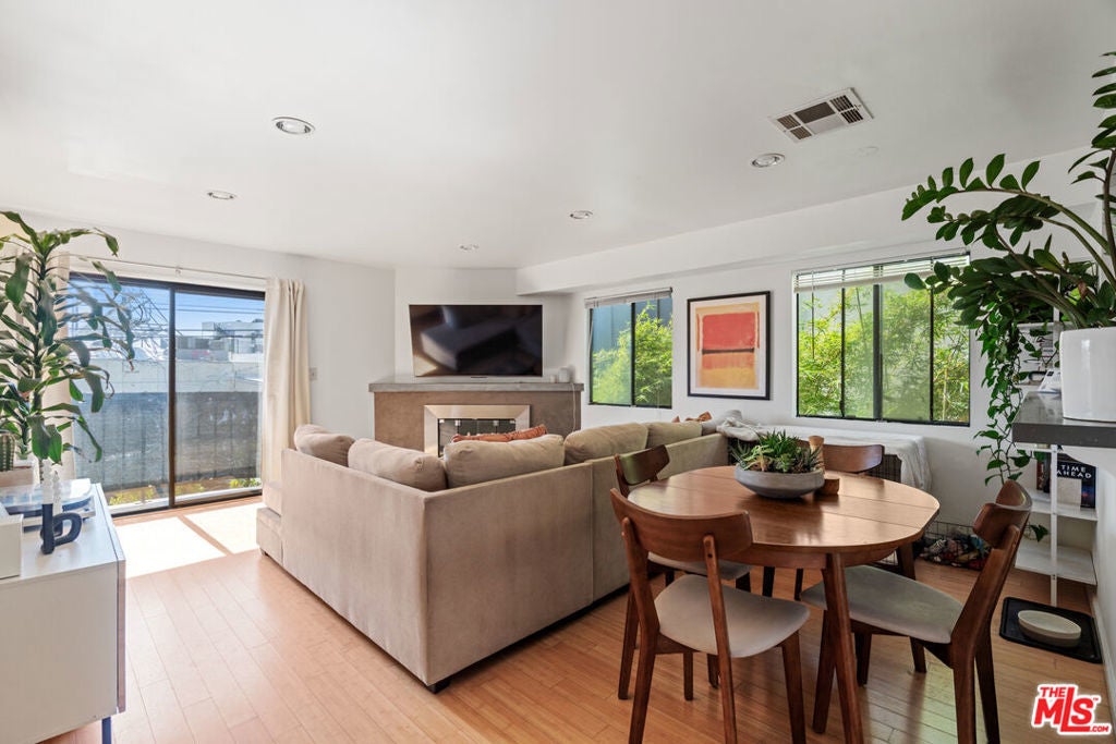 Photo of Listing #25587839