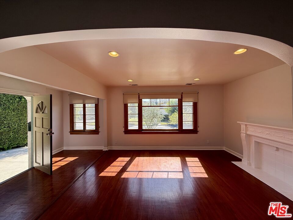 Photo of Listing #25586209