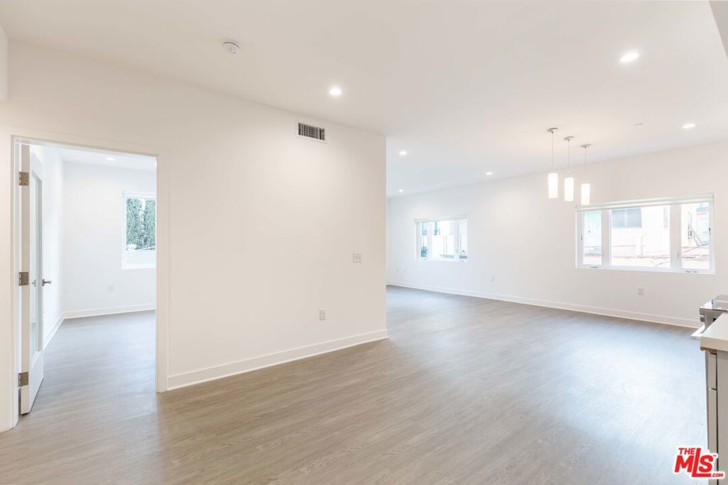 Photo of Listing #25595273