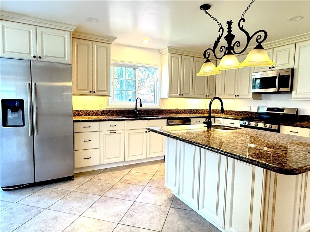 Photo of Listing #SB25220698