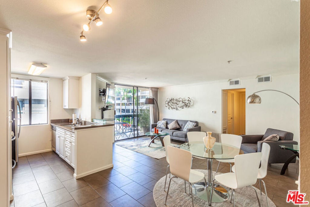 Photo of Listing #25595517