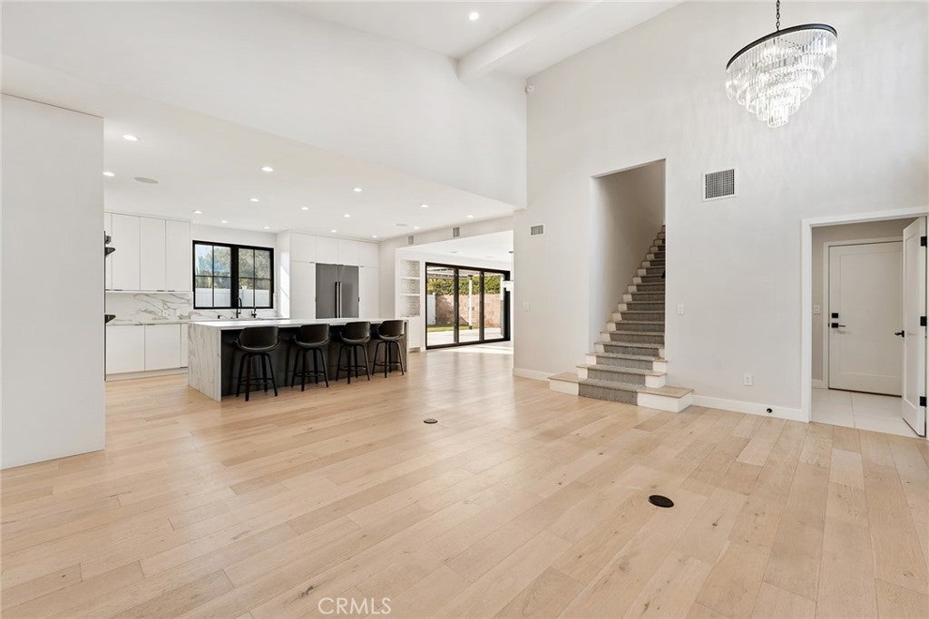 Photo of Listing #SR25220376