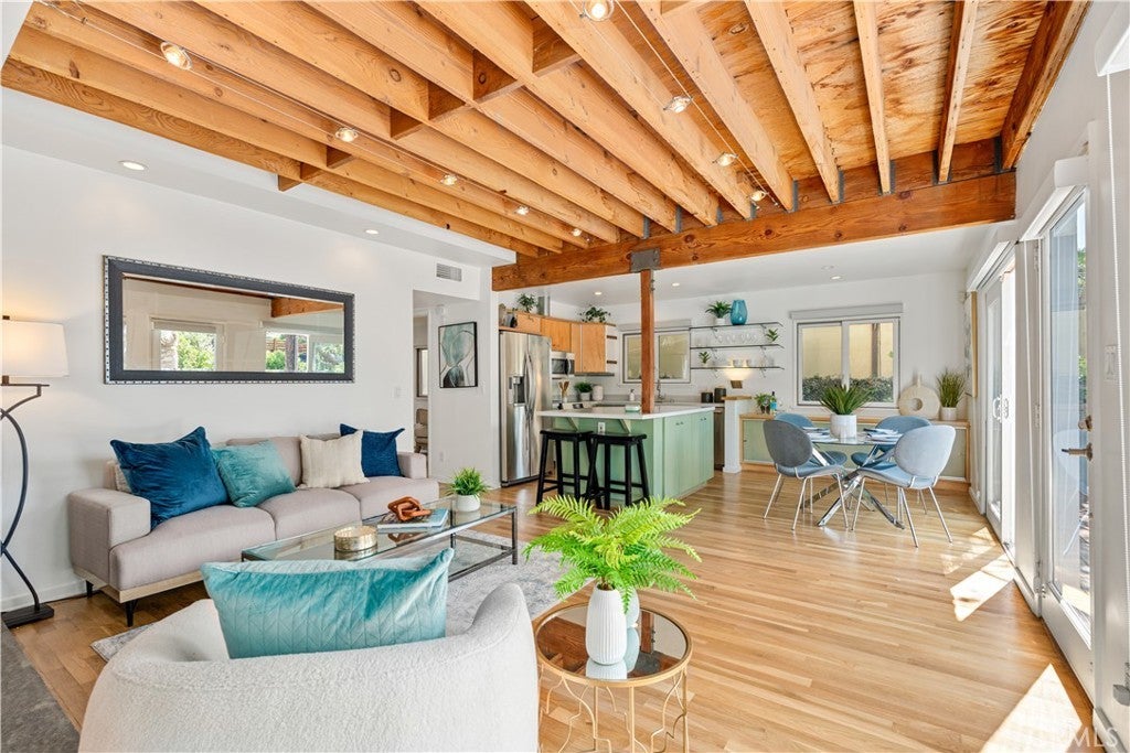 Photo of Listing #SB25215895