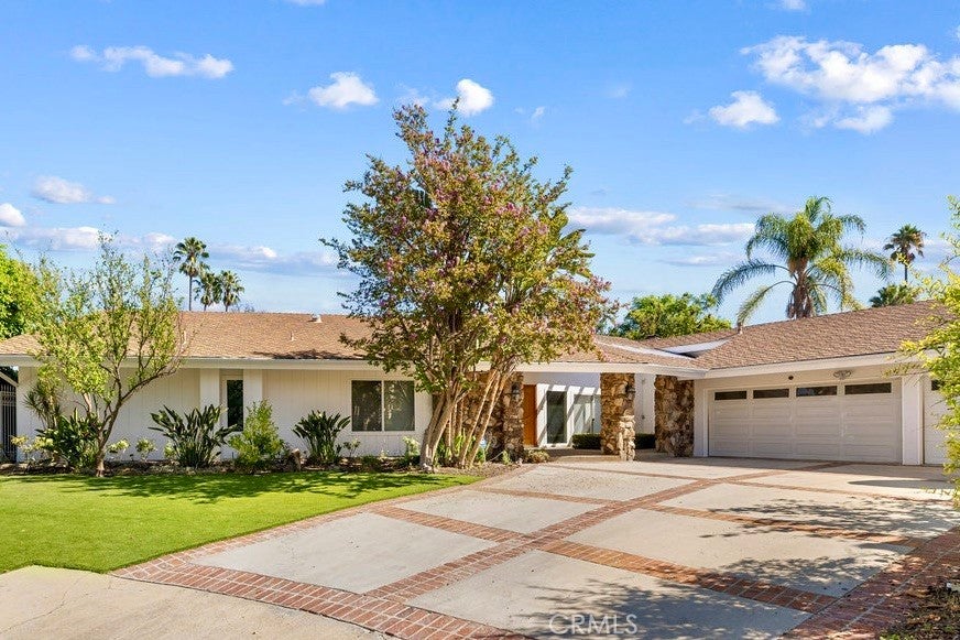 Photo of Listing #SR25222358