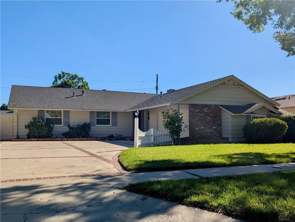 Photo of Listing #SR25222103