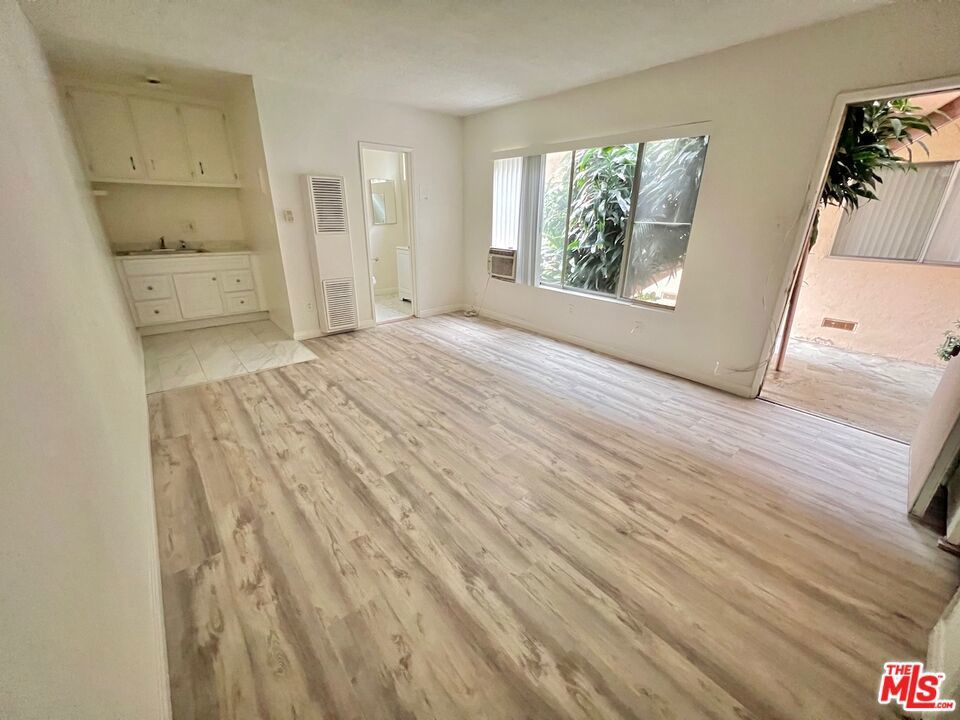 Photo of Listing #25595827