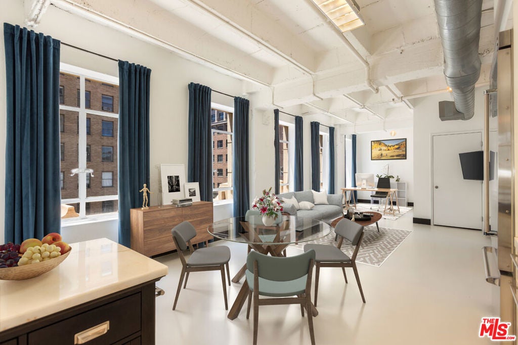 Photo of Listing #25596349