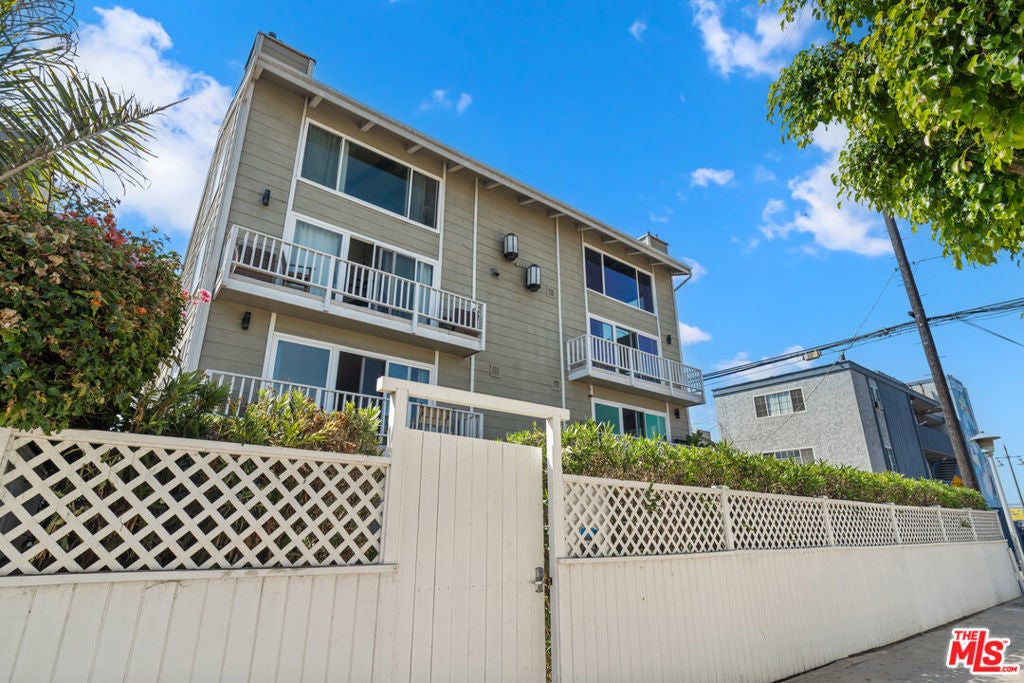 Photo of Listing #25596733