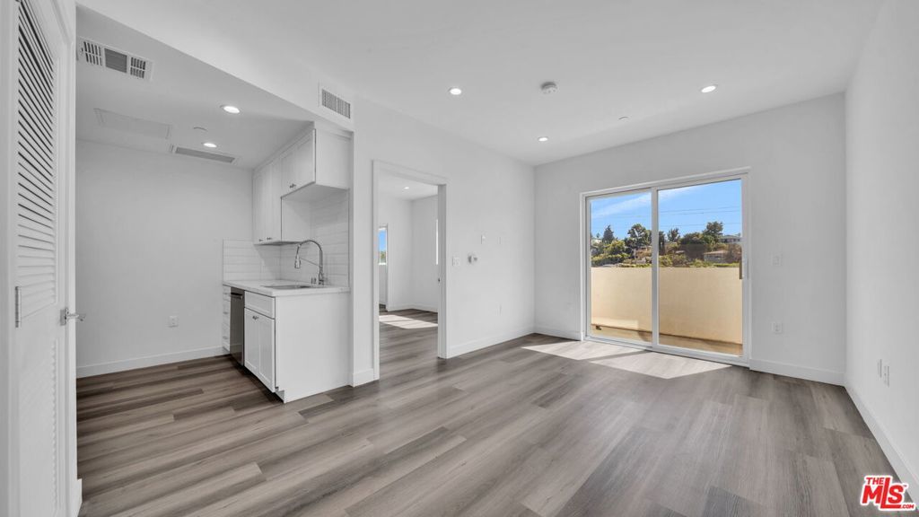 Photo of Listing #25597475