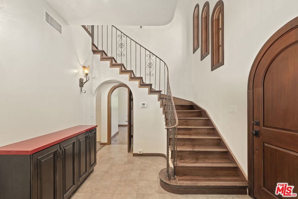 Photo of Listing #25595503