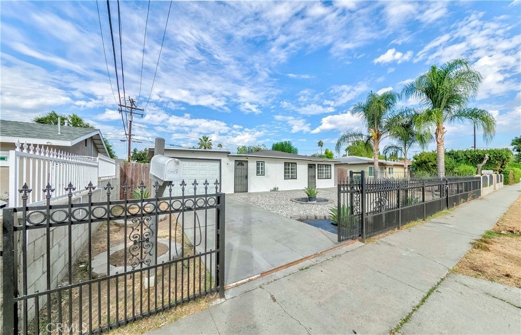 Photo of Listing #IV25225598