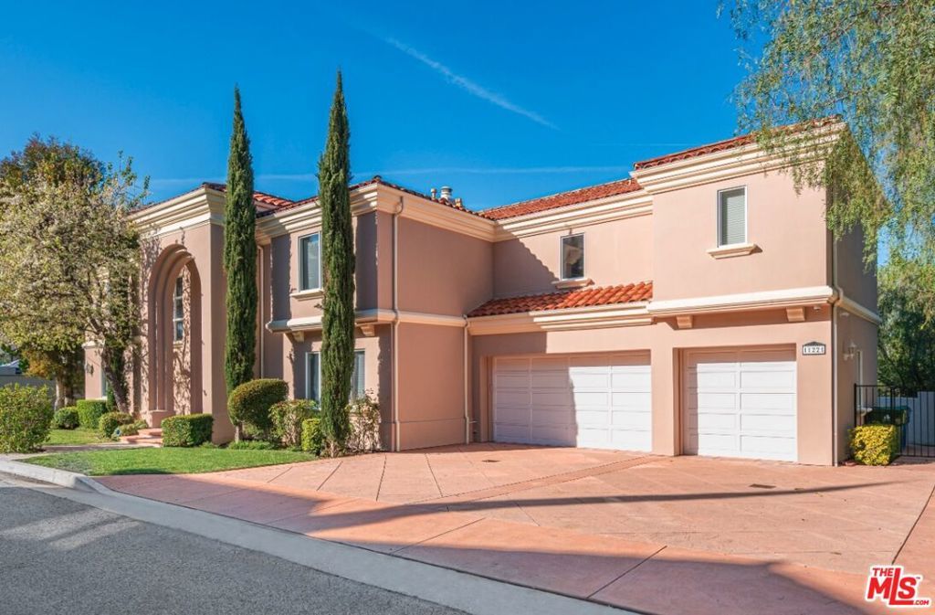 Photo of Listing #25596477