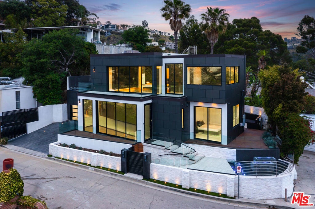 Photo of Listing #25597677