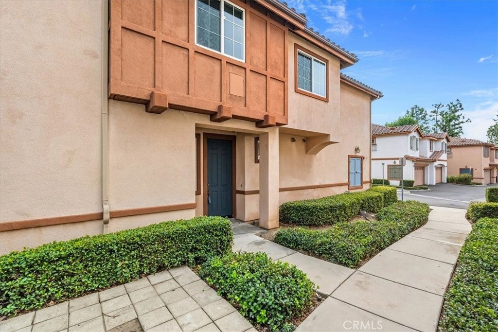 Photo of Listing #IV25226505