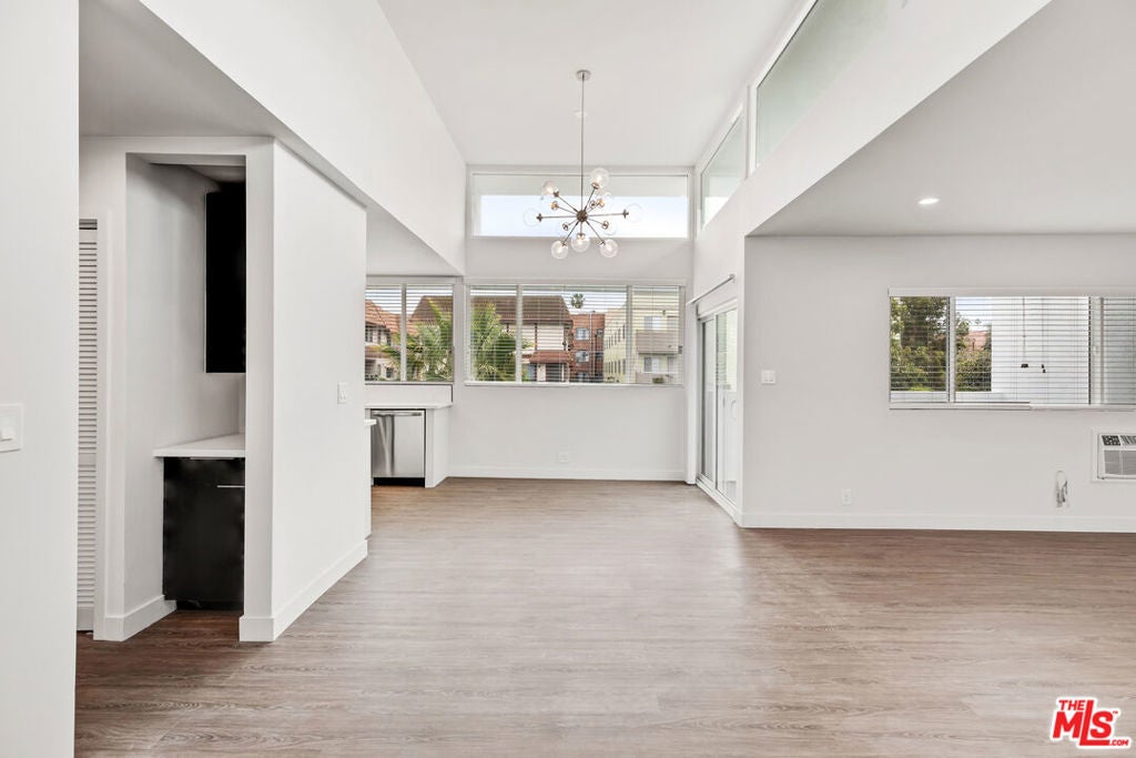 Photo of Listing #25598249